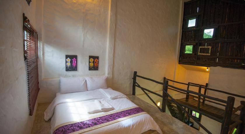 Baanpongtara Hotel Suan Phueng Buitenkant foto