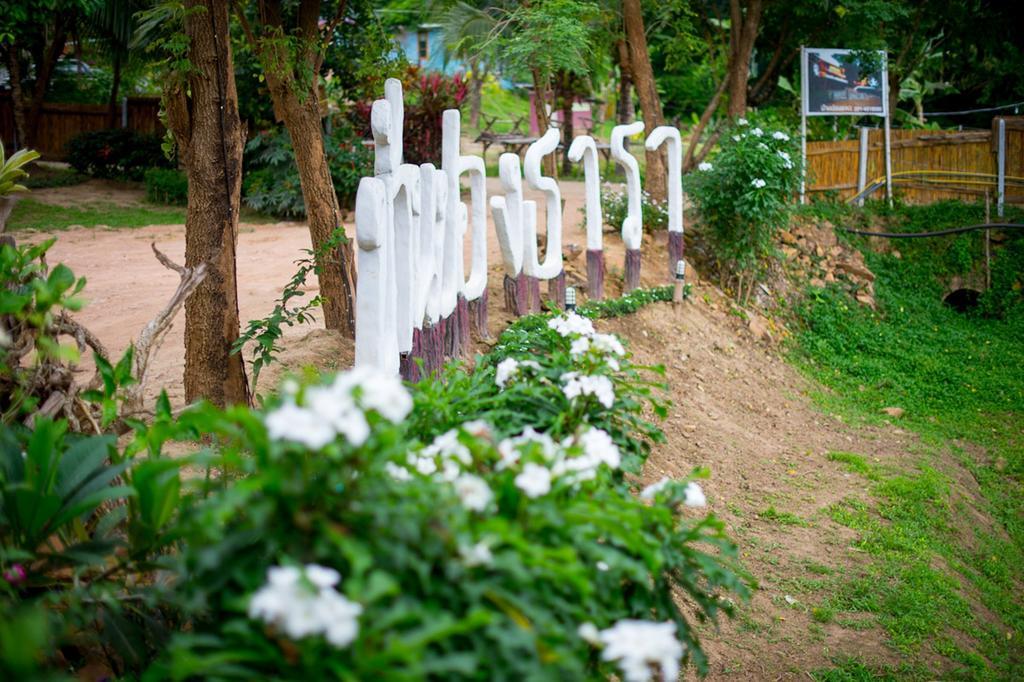 Baanpongtara Hotel Suan Phueng Buitenkant foto