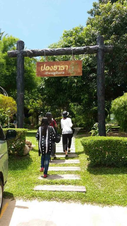 Baanpongtara Hotel Suan Phueng Buitenkant foto